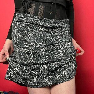 seg’ments luxe / Black and white snakeskin midi skort 🖤🤍​​